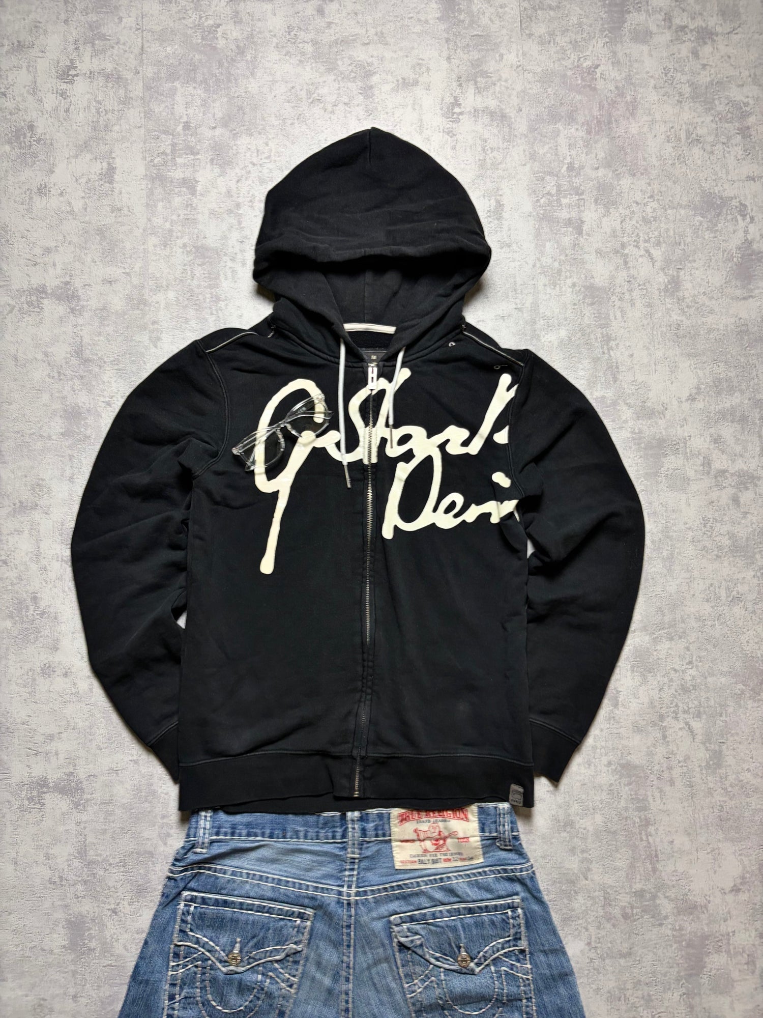 Sweaters & Hoodies